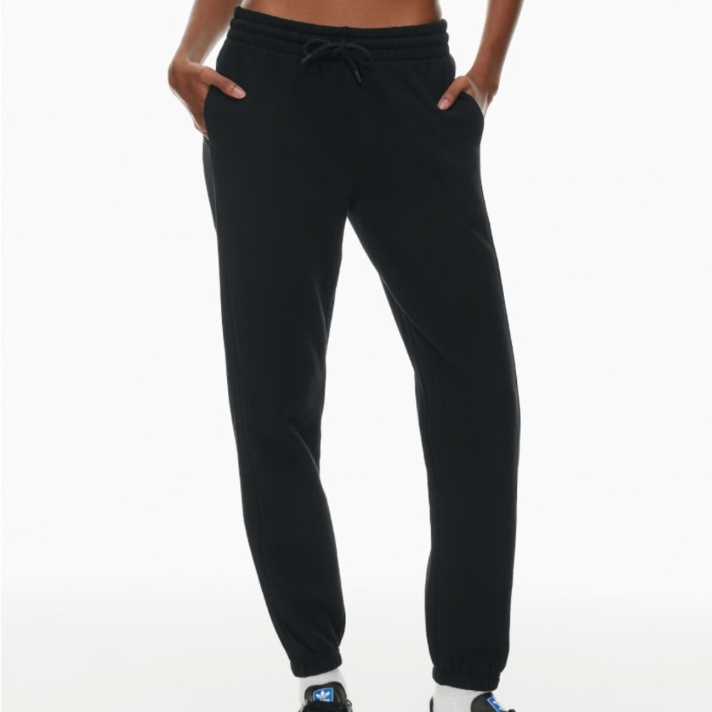 Aritzia TNA cozy fleece boyfriend joggers size XS
